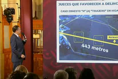 En la conferencia mañanera de AMLO, se exhibieron tres casos vinculados al robo de combustibles, conocido como huachicol, donde los jueces han favorecido la liberación de presuntos delincuentes.