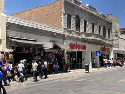 Los comercios de la zona centro de Saltillo, han incrementado sus ventas hasta un 50 %.