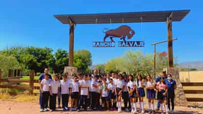 Este paseo turístico fue el regalo de graduación para alumnos de la primaria Jesús Rivera. (CORTESÍA)