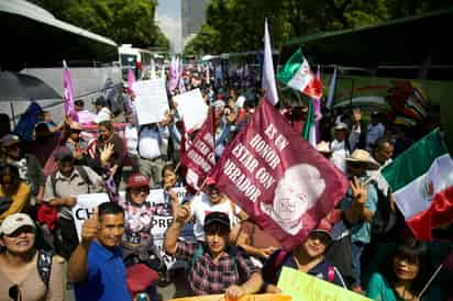 Llegaron contingentes de todo México para el 'AMLOfest'.