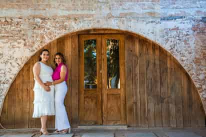 Festejada Evelyn Valdéz Félix acompañada de su mamá Lupita Félix.