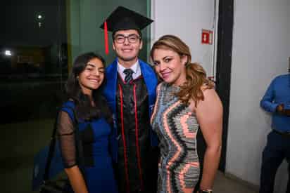 Ivana Mariel López, Víctor Manuel López e Ivonne
García.
