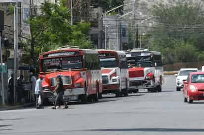 En La Laguna de Durango hay unidades del servicio público que tienen más de 50 años de antigüedad, empresarios buscan una modernización.