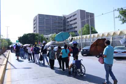 Pacientes del IMSS 16 están inconformes con el servicio que se brinda en la farmacia. (VAYRON INFANTE)