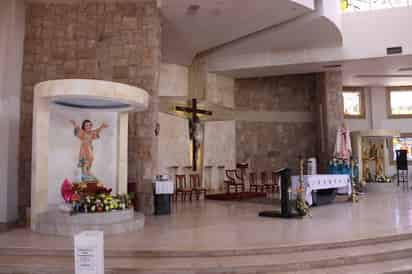Inician las actividades previas a la celebración del Divino Niño en la parroquia de Gómez Palacio. (VAYRON INFANTE / EL SIGLO DE TORREÓN)