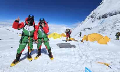 El monte Everest es la montaña más alta de la superficie del planeta Tierra. (Foto: TWITTER)