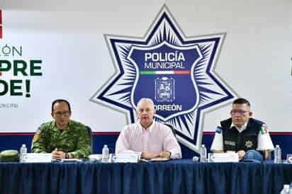 A la reunión semanal de seguridad acuden representantes de las corporaciones y el alcalde. (EL SIGLO DE TORREÓN)