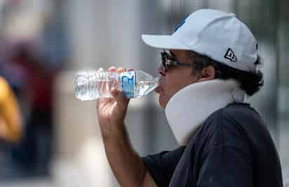 Se debe permanecer alerta a síntomas del agotamiento por calor, que son la confusión, el cansancio y dificultad para concentrarse. (ARCHIVO)