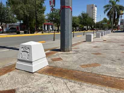 Siguen generando polémica los bolardos instalados por el Municipio de Torreón.
