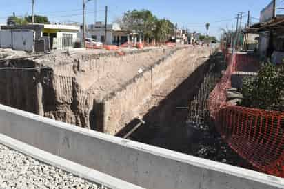 Desnivel 5 de Mayo en Gómez Palacio avanza muy lentamente debido a la falta de recursos, señala CMIC.