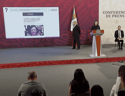 Elizabeth García Vilchis tampoco dejó de mencionar a Xóchitl Gálvez, aspirante opositora a la Presidencia, pero la llamó 'la señora X'. (ESPECIAL)