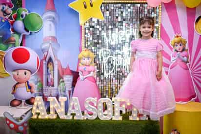 Ana Sofía Quiñones Chapa lució como la princesa Peach en su fiesta de 4 años de edad (EL SIGLO DE TORREÓN/EDDIE RUIZ)