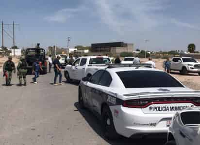 Elementos de la Policía Municipal y del Ejército Mexicano hicieron acto de presencia en el lugar. (EL SIGLO DE TORREÓN)