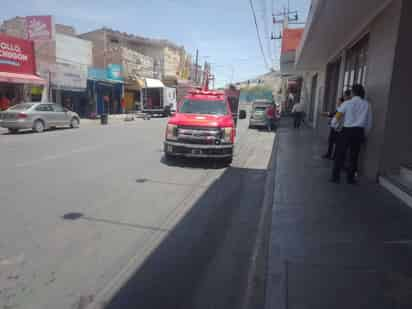 Apagado el fuego, se hizo pase de lista afuera del inmueble y posteriormente la brigada ingresó al edificio para garantizar la seguridad.