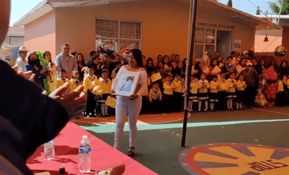 El pequeño Edwin falleció a causa de neumonía, pero su madre no quiso dejar de lado la emoción por acompañar a su hijo en su sueño de graduarse del kínder.