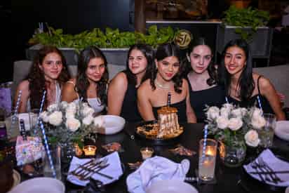 Ana Almaraz, Daniela del Villar, Sofi Castro, la festejada Melissa Cuevas, Ana Sofía y Silvana Torres (EL SIGLO DE TORREÓN/EDDIE RUIZ)