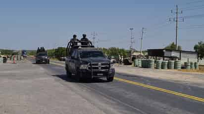 En ambos sentidos de La Ribereña, se pudo observar transitar a elementos y unidades de los cuerpos de seguridad de los tres niveles de Gobierno. (EL SIGLO DE TORREÓN)