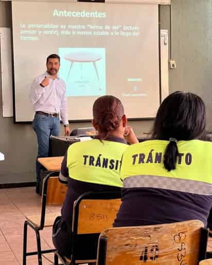 Ofrecen curso sobre inteligencia emocional a los agentes de Vialidad en Gómez Palacio. (CORTESÍA)