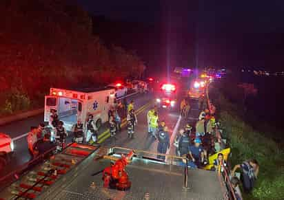 La unidad accidentada es un autobús de pasajeros de la Línea Elite, que tenía como destino Tijuana.