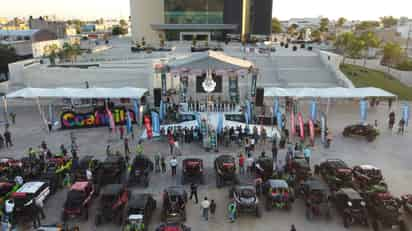 Autoridades estatales y municipales dieron el banderazo de salida al Rally Coahuila 1000. (EMMANUEL AZUARA)