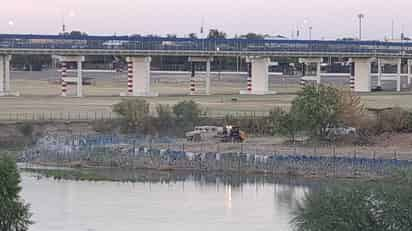 Los trabajos se realizaron en la orilla del río Bravo, en la zona del campo de beisbol de Eagle Pass, prácticamente frente a la calle Matamoros, en la ciudad de Piedras Negras.