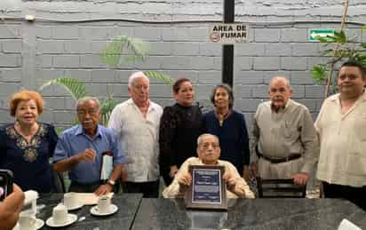Don Manuel era contador público de profesión y estudió la preparatoria en el Instituto 18 de Marzo. (ARCHIVO)