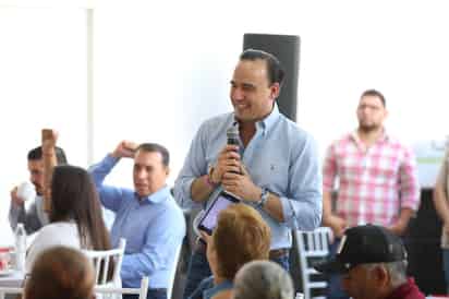 El gobernador electo, Manolo Jiménez Salinas, retomó los recorridos por colonias y comunidades.