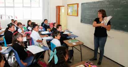 Ana María Bayona Calderón, representante estatal de la Alianza de Maestros asociación civil, dijo que la presión que ejercen los sindicatos en los maestros va a importar mucho.