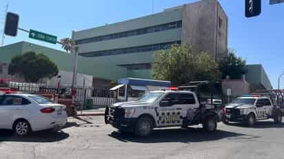 Siete personas quedaron atrapadas en el elevador del bloque B. (Foto: SERGIO A. RODRÍGUEZ / EL SIGLO COAHUILA)