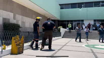 Una fuente del hospital informó que no extrajeron desde el inicio a las personas por los protocolos establecidos por la empresa que brinda mantenimiento a los equipos de los elevadores. (SERGIO A. RODRÍGUEZ)