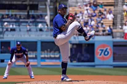 Julio Urías permitió tres carreras limpias en siete entradas de trabajo, en el triunfo de Dodgers 8-3 sobre Rockies de Colorado.