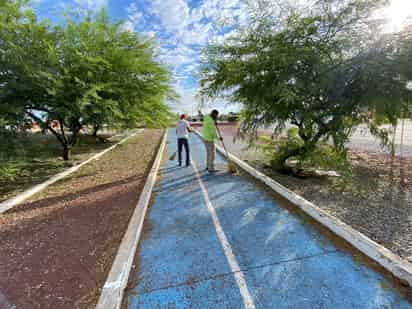 Se ha dado mantenimiento a plazas, parques públicos y planteles educativos, espacios fundamentales para la población.