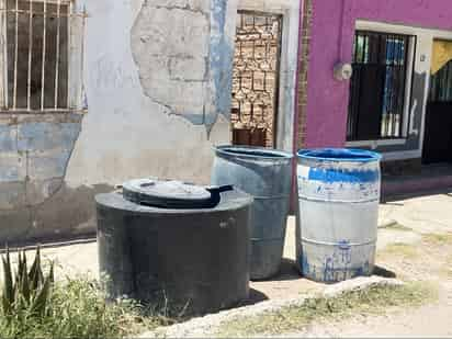 Cada quince días les mandan una pipa, pero no les entregan a todos, denunciaron los habitantes. (EL SIGLO DE TORREÓN)