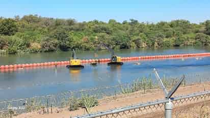 Se trata de dos excavadoras que se encuentran en la zona de las boyas.