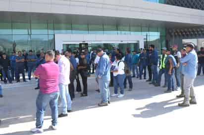 Acordaron fijar un plazo de una semana para que integrantes del comité sindical entreguen la toma de nota al Ayuntamiento. (FERNANDO COMPEÁN)