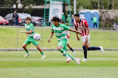 Muy disputado resultó el encuentro entre laguneros y tapatíos, que se inclinó para los Guerreritos, con gol agónico de Alex Valencia (SANTOS)