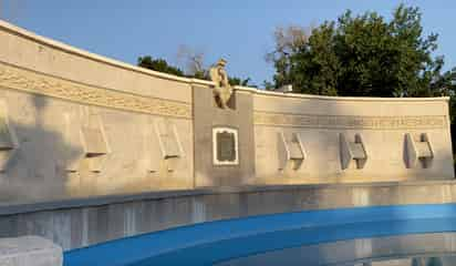 La fuente y la estatua del pensador de la Alameda Zaragoza de Torreón fueron construidas en la gestión de Nazario Ortiz Garza como alcalde, inaugurándose el 20 de agosto de 1926. (EL SIGLO DE TORREÓN)