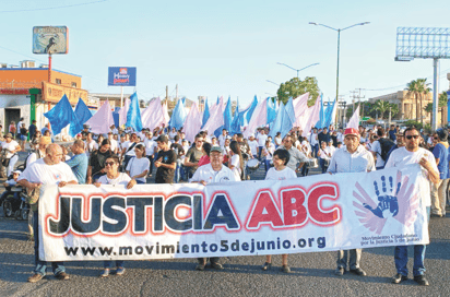 Los padres de los menores reclaman que los privaron de la atención médica y los apoyos. (ARCHIVO)