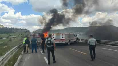 Por accidente de pipa, cierran circulación en la 'Súper' Durango-Mazatlán