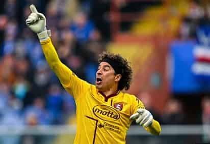 La increíble atajada de Guillermo Ochoa en el partido del Salernitana