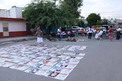 Fue sobre la calle Panteón en donde se montó un pequeño altar con las fotos de las víctimas. (VAYRON INFANTE)