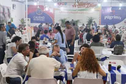 Como cada año se estarán ofreciendo los pollos estilo Íñigo en el stand de la Feria Torreón y también se contará con alitas, las cuales se introdujeron desde el año pasado. (ARCHIVO) 