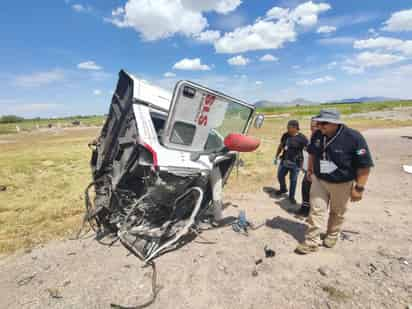 El motor de la unidad quedó en medio de la vialidad y la cabina se proyectó varios metros.