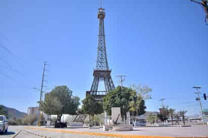 Inició la transformación de la plaza de la Torre Eiffel en Gómez Palacio; estiman que concluya en el mes de diciembre.