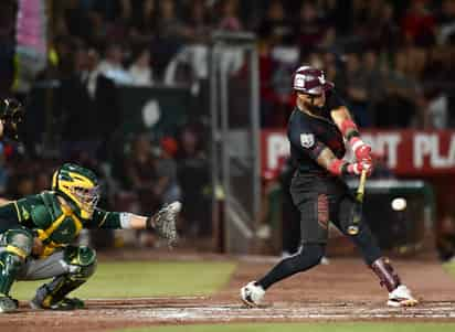 Los bateadores locales atacaron desde la primera entrada y luego de tres innings Algodoneros ya apaleaba 12-0 a Pericos. (RAMÓN SOTOMAYOR)