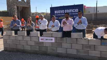 Autoridades municipales y estatales encabezaron el inicio de obras del nuevo edificio para la Dirección de Tránsito y Vialidad de Torreón. (FERNANDO COMPEÁN)