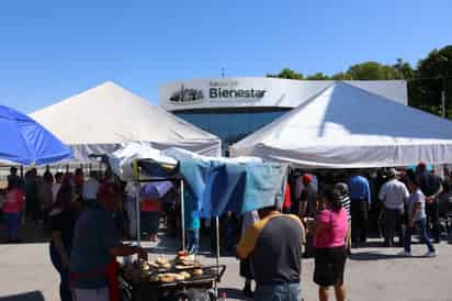 Más de un centenar de beneficiarios de la Pensión de Bienestar acudió conforme al calendario.