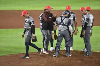 Los Algodoneros no pudieron mantener la ventaja en par de ocasiones y perdieron 4-2 ante los Pericos, con lo que se empató la Serie del Rey a dos triunfos por bando. (Fotos de Ramón Sotomayor)