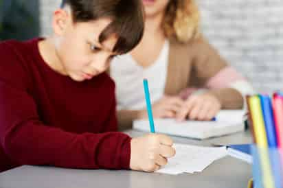 ¿Es bueno hacer la tarea con tus hijos?