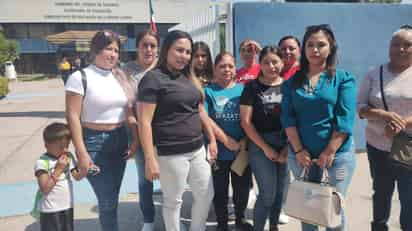 El grupo de inconformes acudió mutuos después de las diez de la mañana a las instalaciones de la citada dependencia educativa. (ANGÉLICA SANDOVAL) 